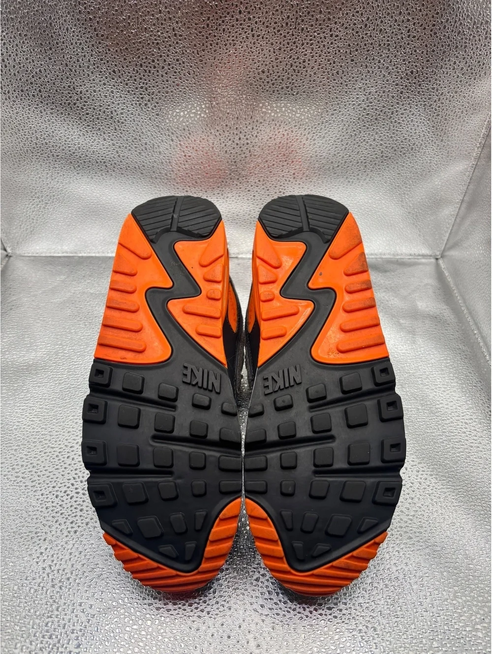 Nike air max 90 summit white safety orange